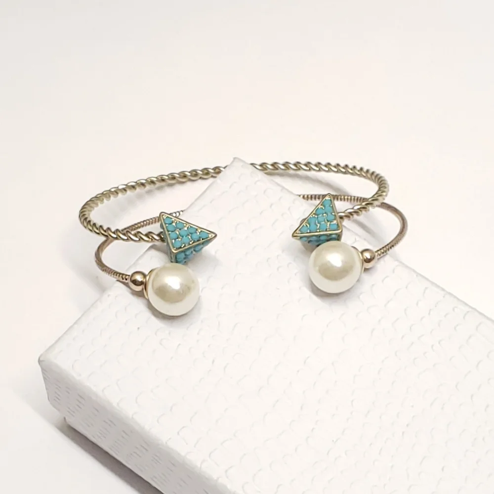 turquoise triangle